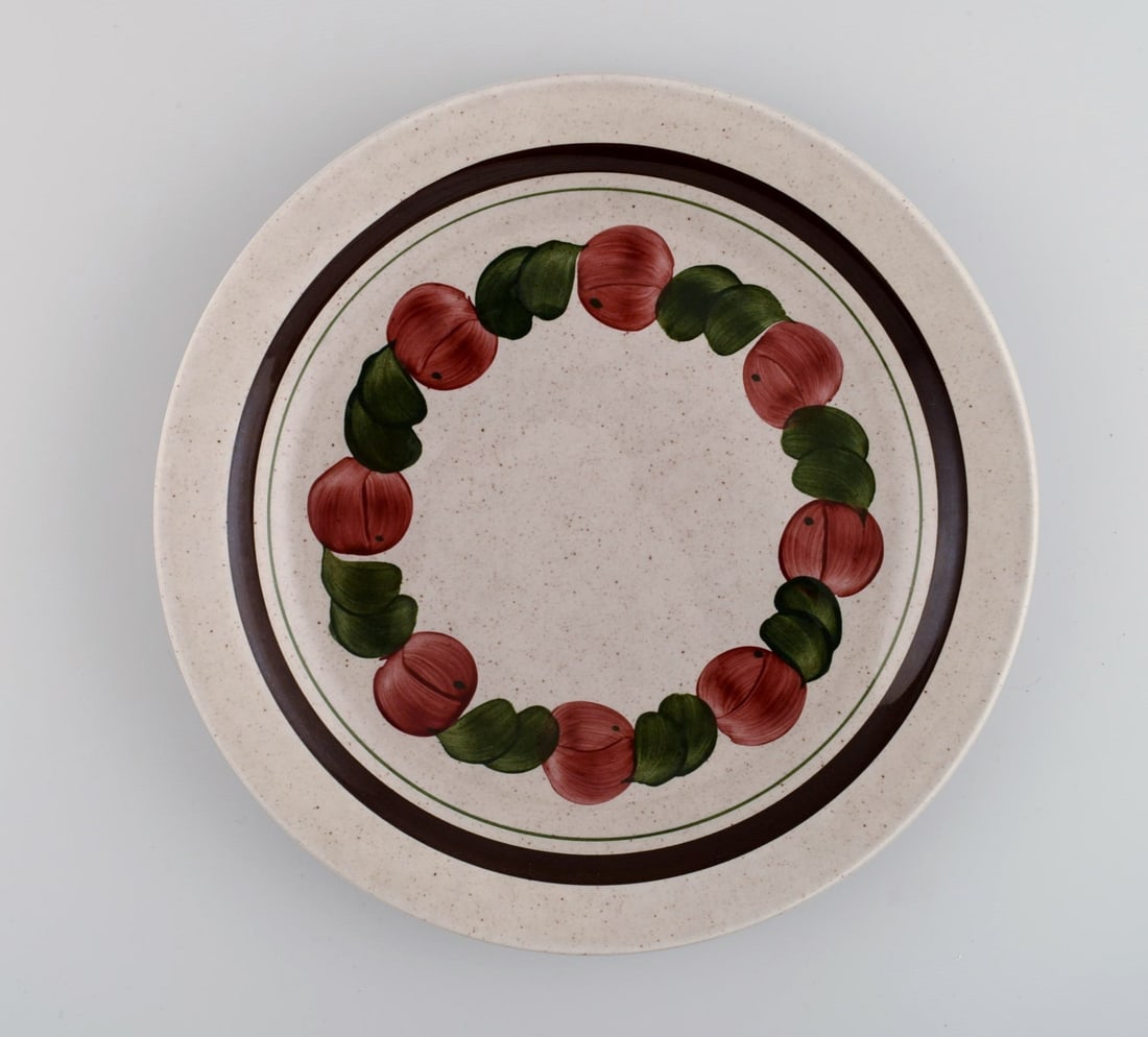 Jackie Lynd for Rörstrand. 12 Birgitta dinner plates in hand-painted glazed stoneware. 1970s. - 2