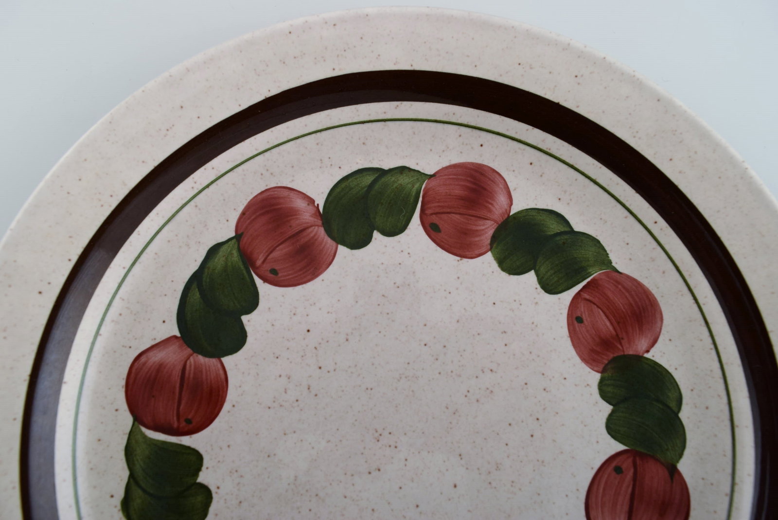 Jackie Lynd for Rörstrand. 12 Birgitta dinner plates in hand-painted glazed stoneware. 1970s. - 3