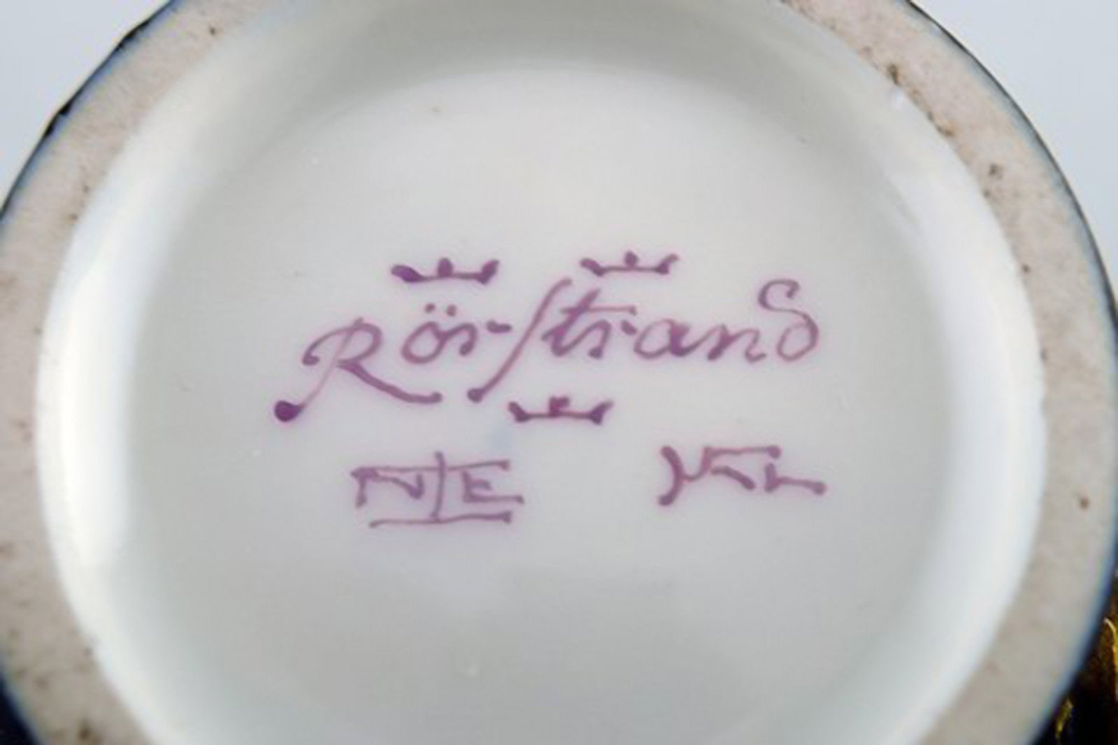 Karl Lindström and Nils Emil Lundström for Rörstrand. Lidded porcelain jar decorated - 7
