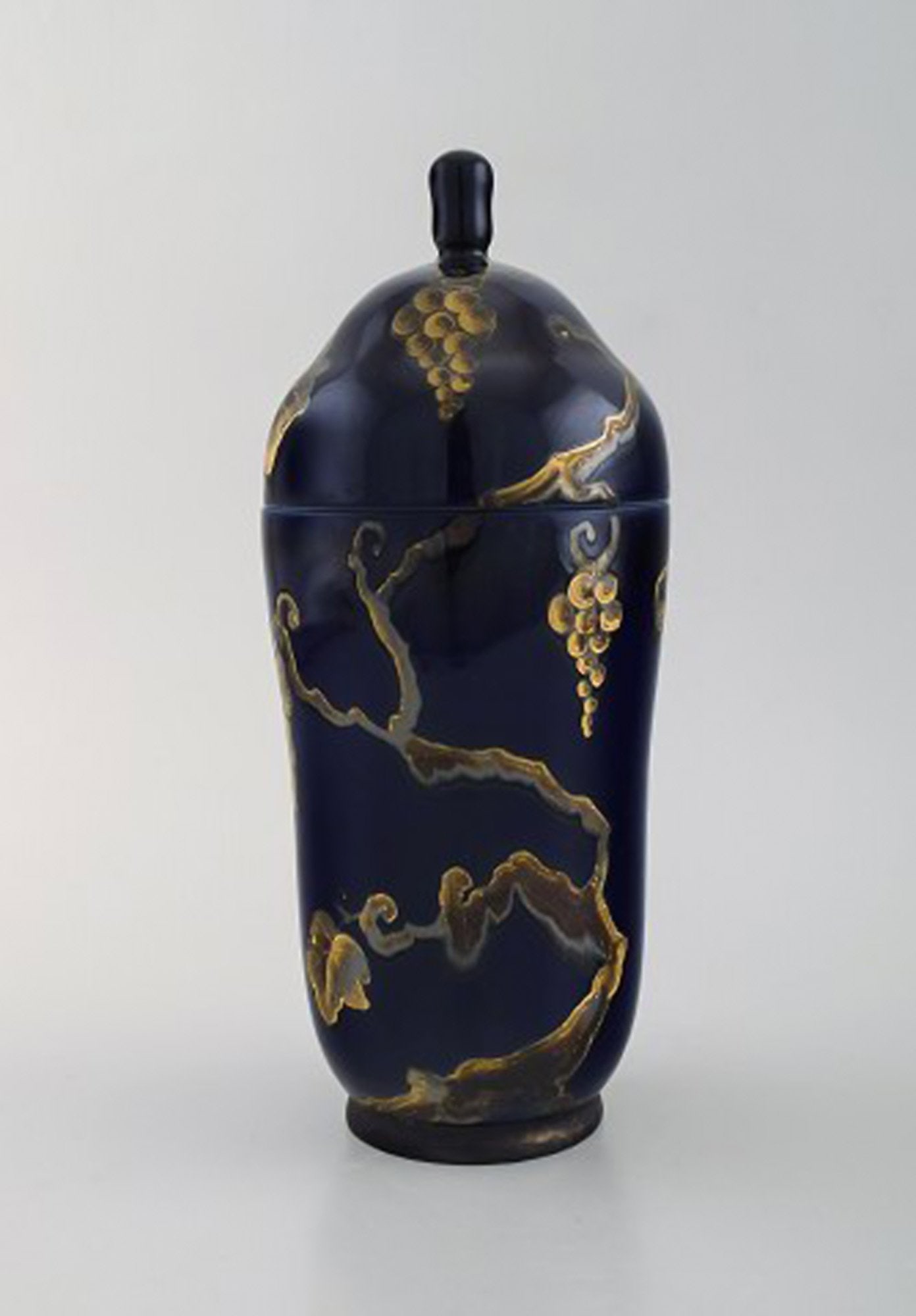 Karl Lindström and Nils Emil Lundström for Rörstrand. Lidded porcelain jar decorated - 2