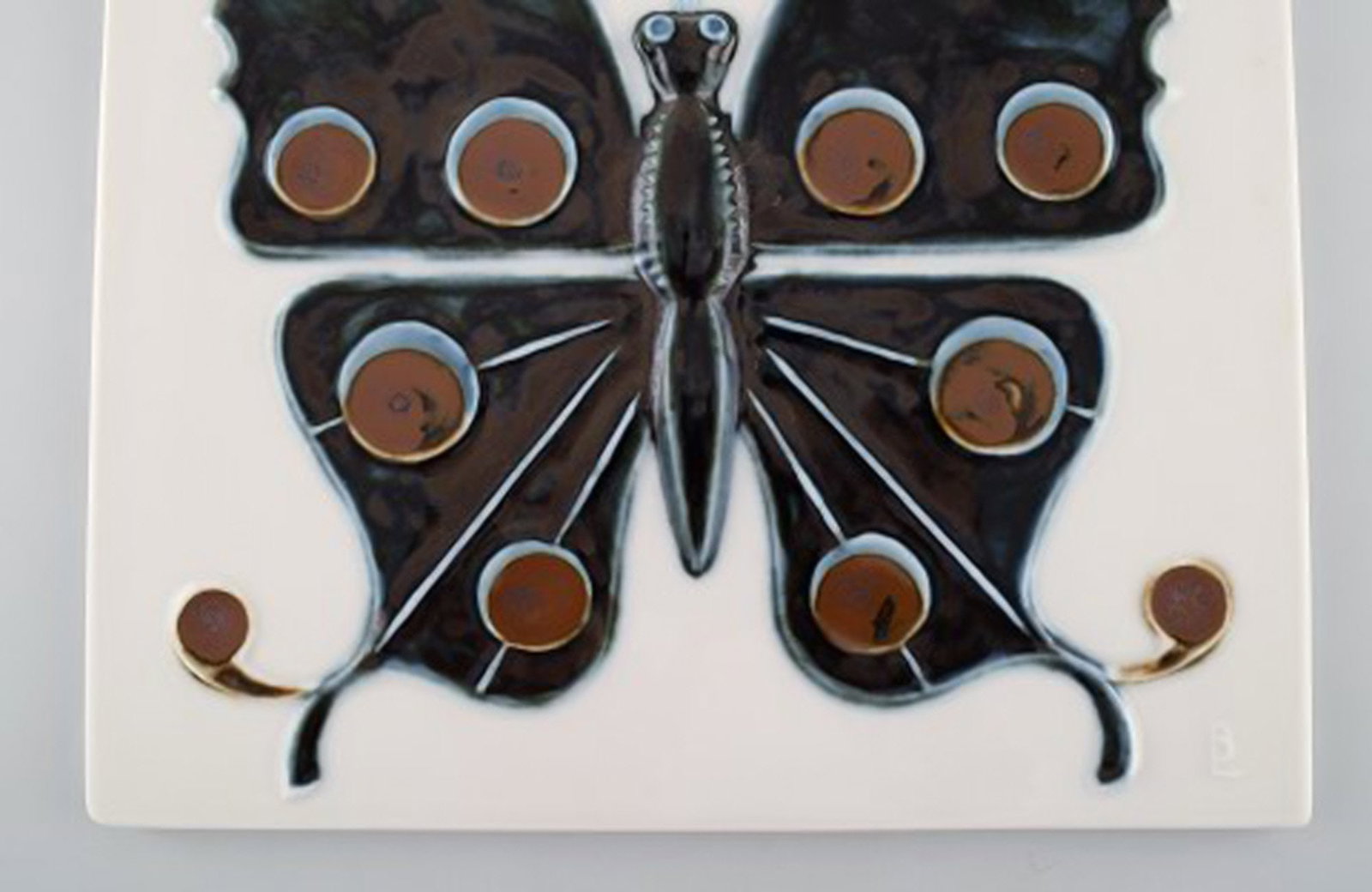 Bertil Lundgren for Rörstrand. "Gallery 2" wall plaque in glazed porcelain with butterfly. - 3