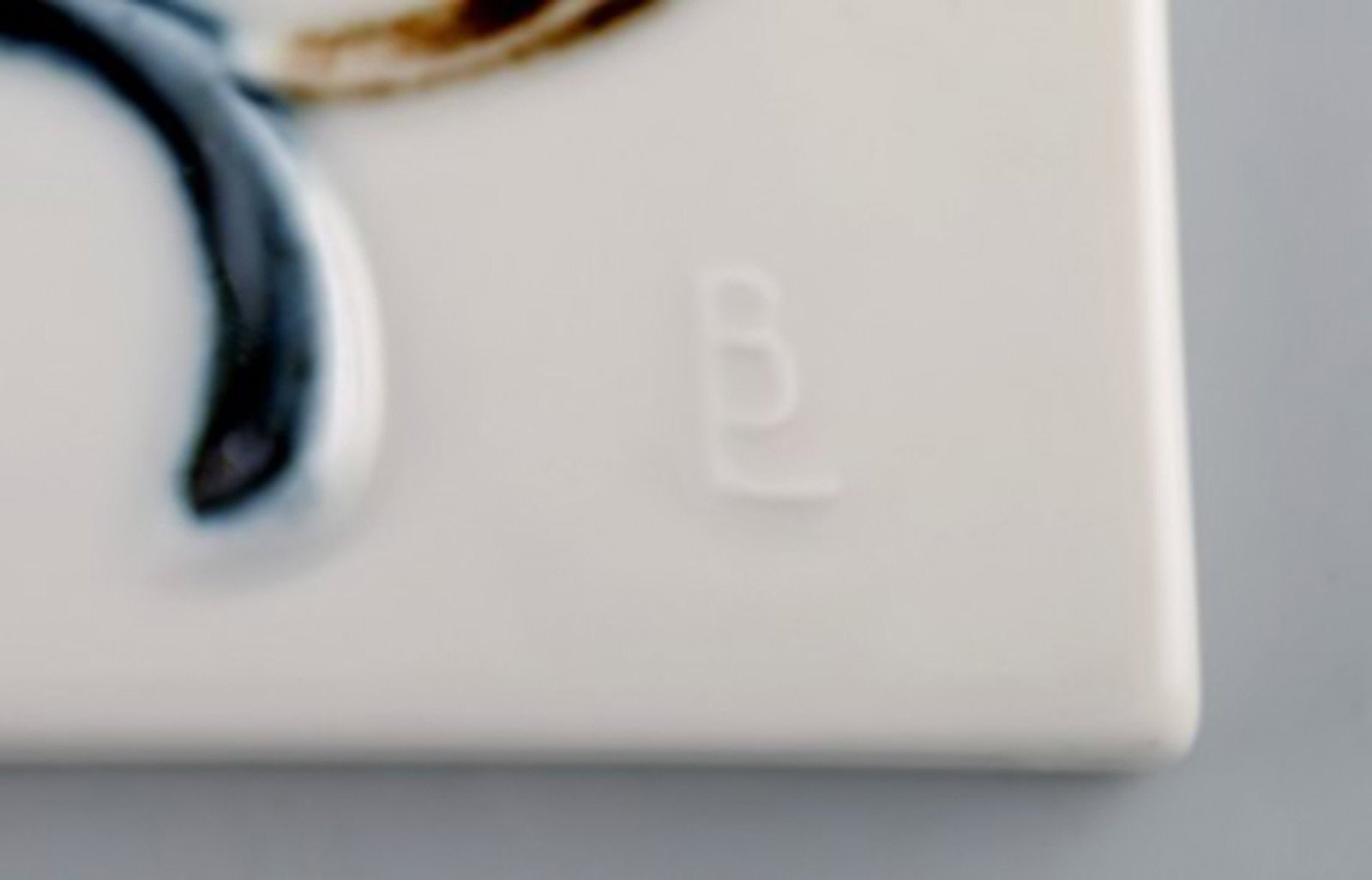 Bertil Lundgren for Rörstrand. "Gallery 2" wall plaque in glazed porcelain with butterfly. - 5