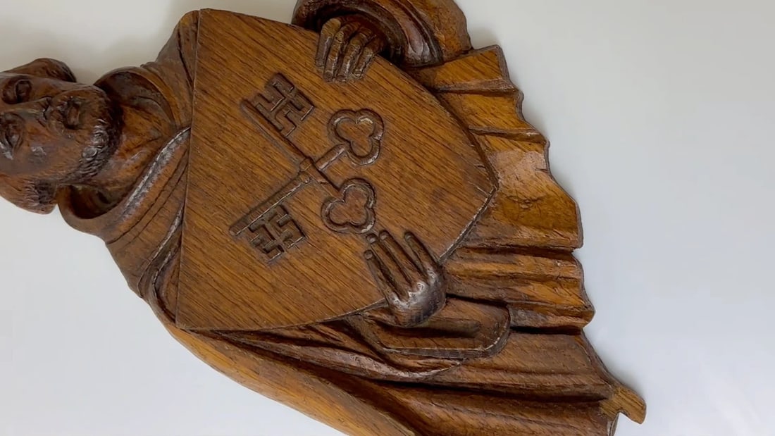 19th Century Carved Religious Figure Saint Holding Shield Crossed Keys Of Heaven - 2