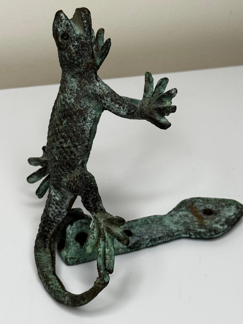 Arts & Crafts Bronze Gecko Door Knocker c1915 In the manner of Oscar Bruno Bach - 12