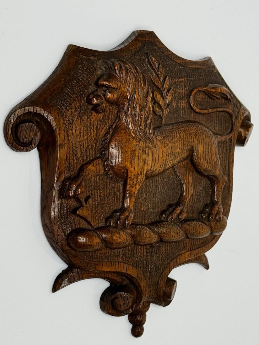 19th Century Pugin Design Carved Tiger Oak Heraldic Lion Shield Crest Sculpture - 19