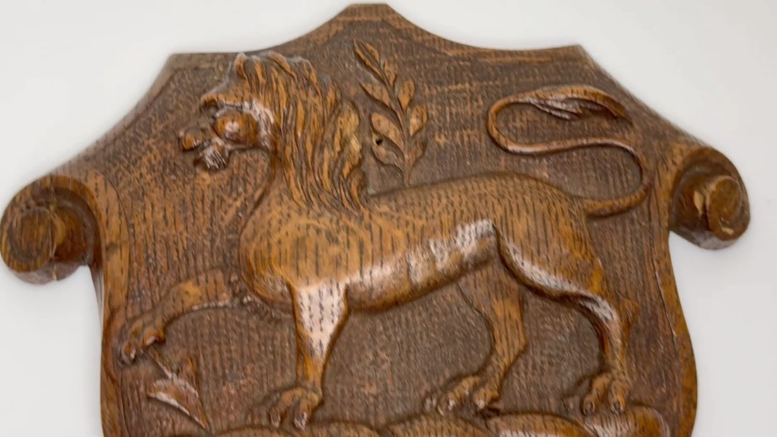 19th Century Pugin Design Carved Tiger Oak Heraldic Lion Shield Crest Sculpture - 2