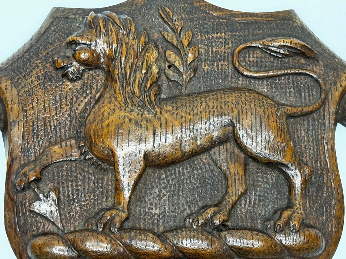 19th Century Pugin Design Carved Tiger Oak Heraldic Lion Shield Crest Sculpture - 3