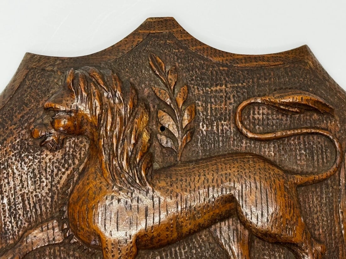 19th Century Pugin Design Carved Tiger Oak Heraldic Lion Shield Crest Sculpture - 4