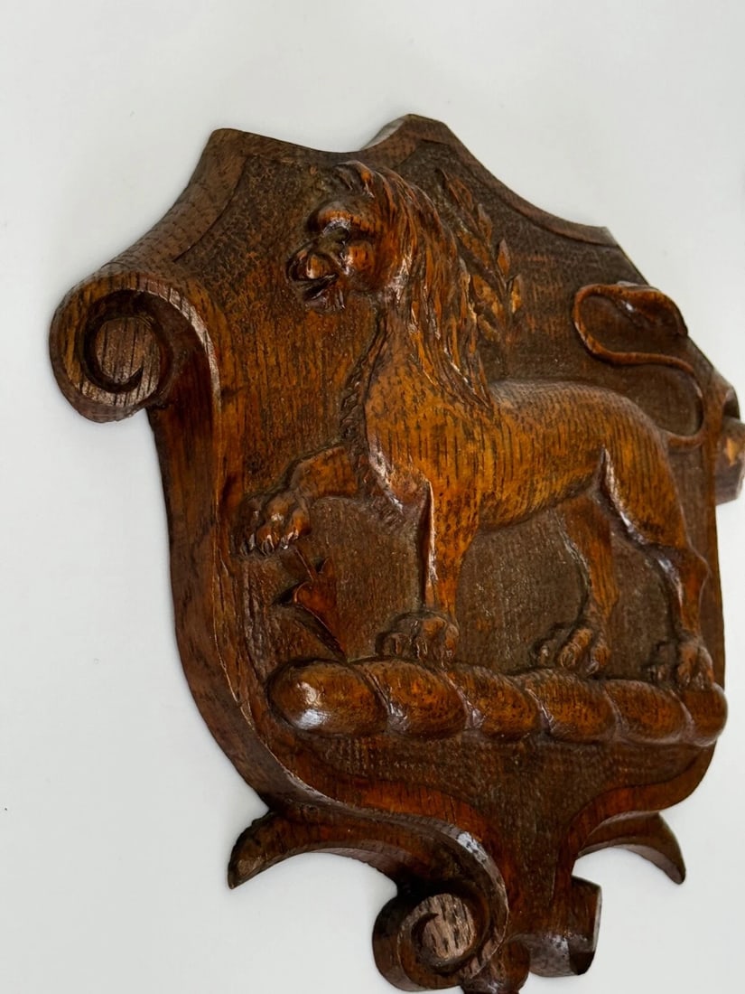 19th Century Pugin Design Carved Tiger Oak Heraldic Lion Shield Crest Sculpture - 7