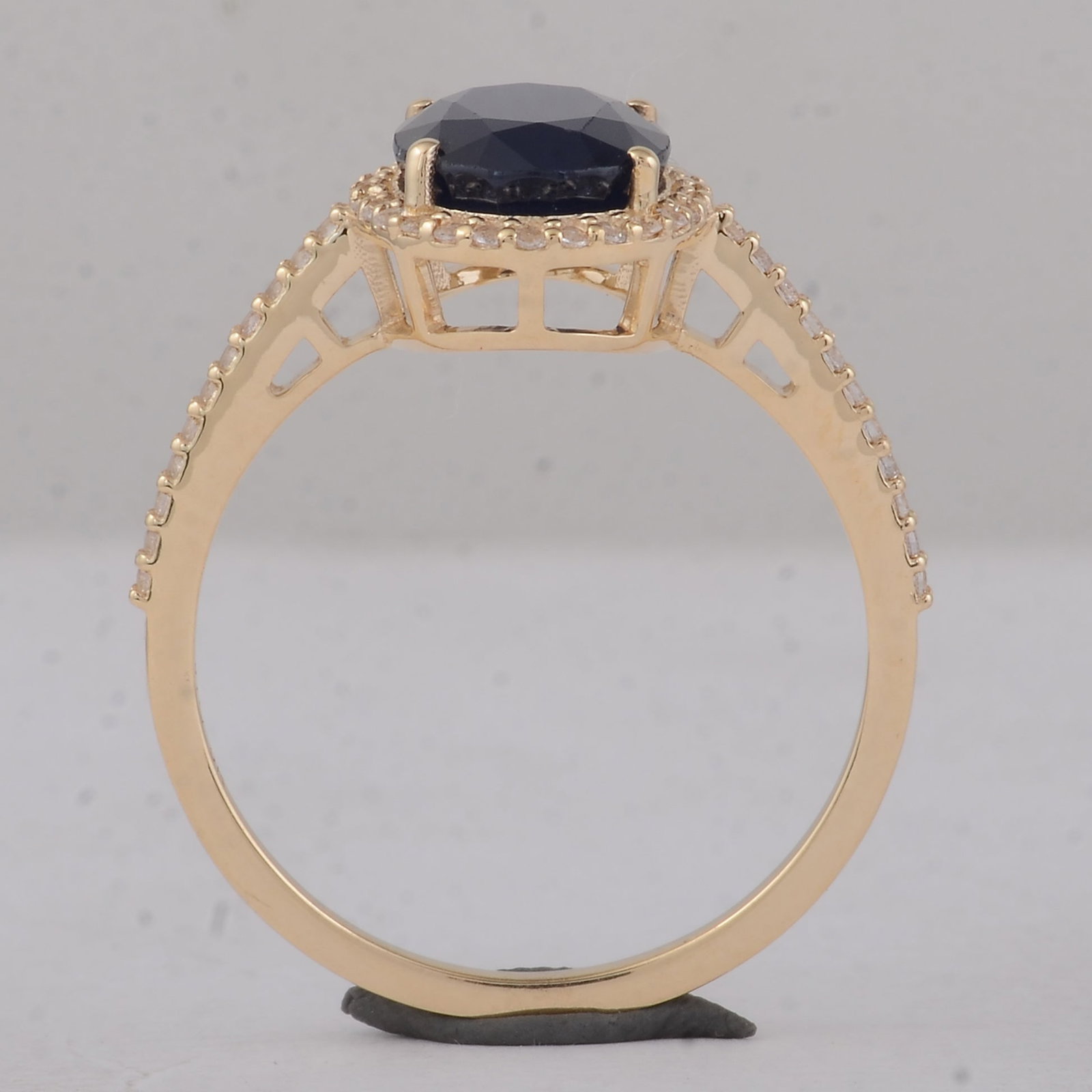 2.88 Ct Oval Sapphire 9K Gold Ring - 4