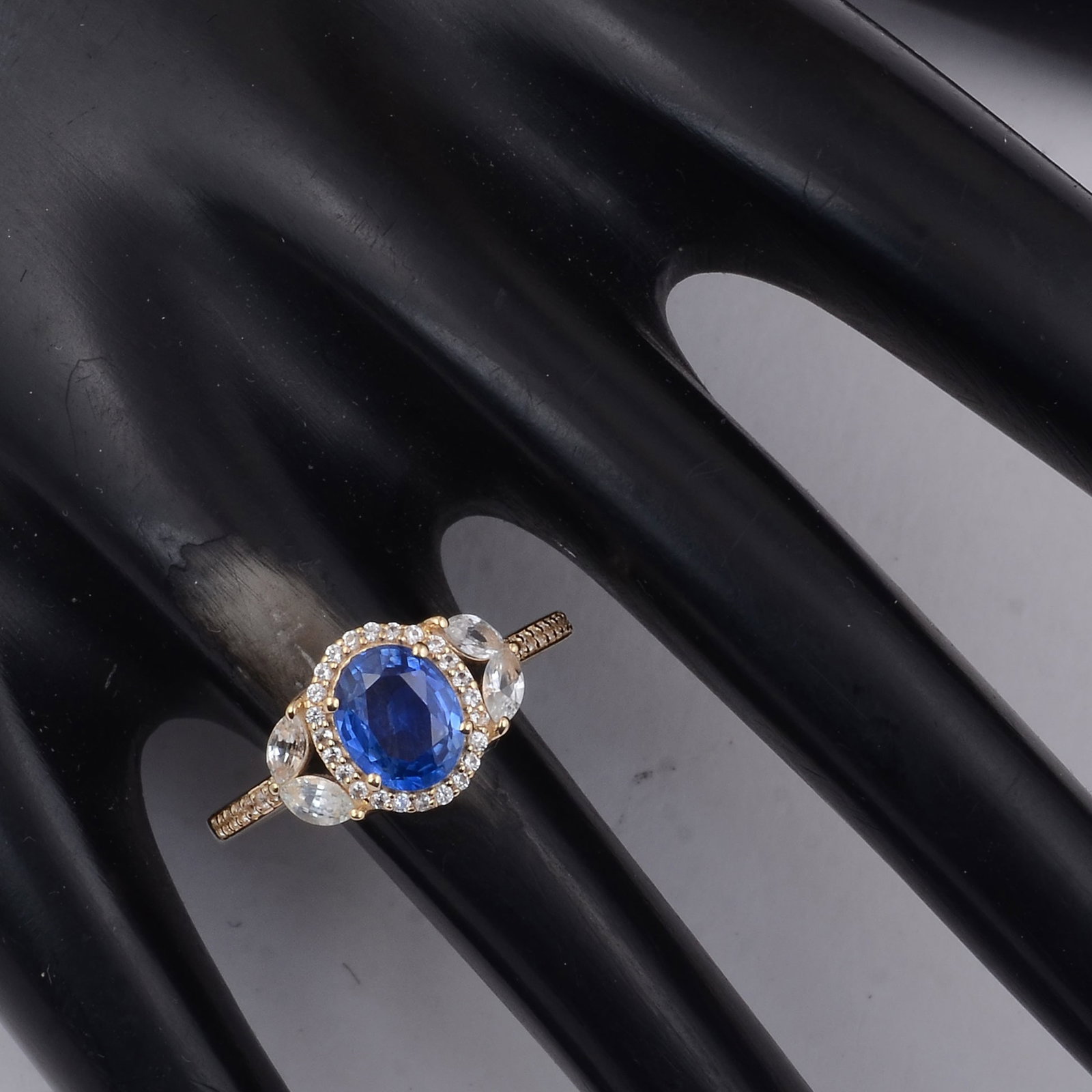 1.79 Ct Oval Sapphire 9K Gold Ring - 2