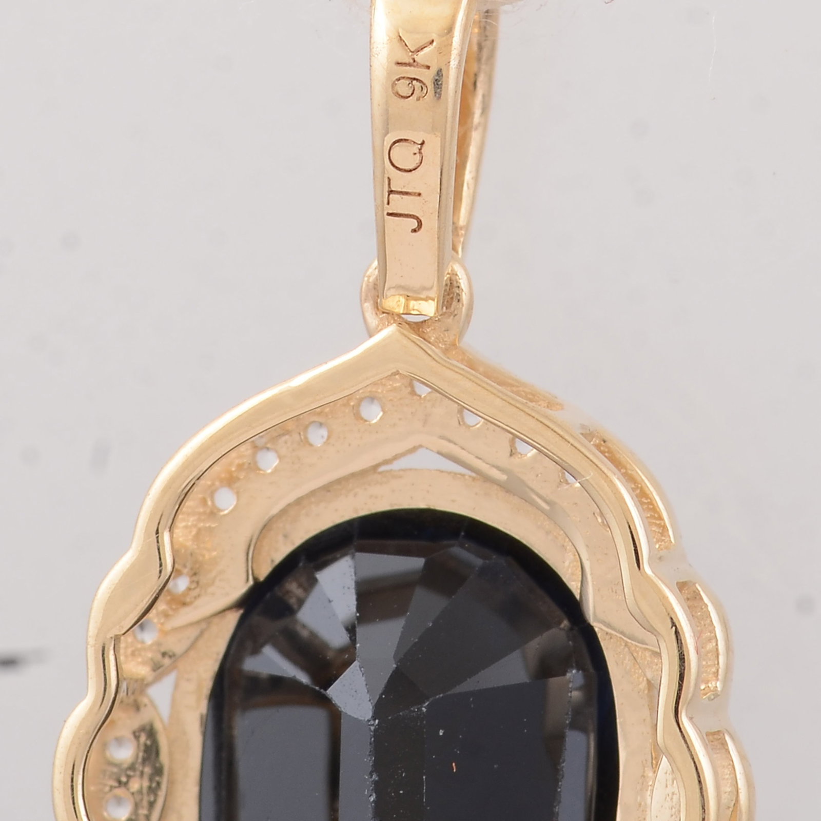 3.76 Ct Cushion Sapphire 9K Gold Pendant - 5