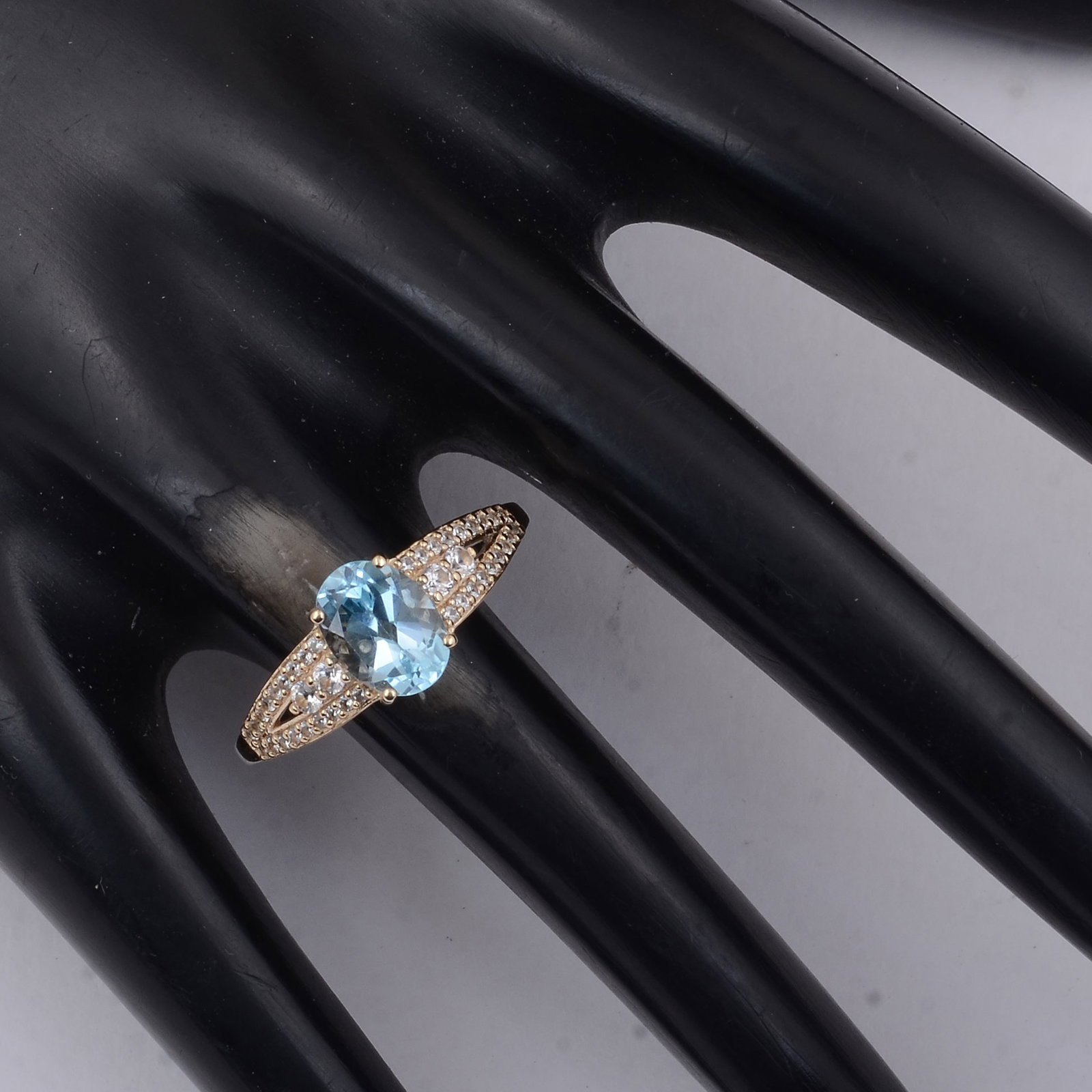 1.75 Ct Oval Blue Topaz 9K Gold Ring - 2