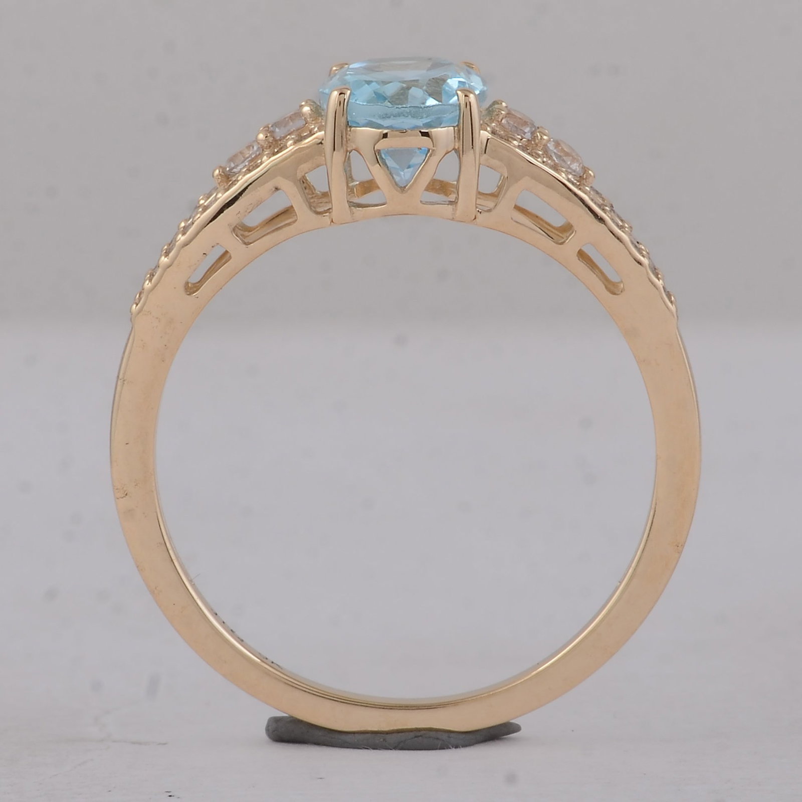 1.75 Ct Oval Blue Topaz 9K Gold Ring - 4