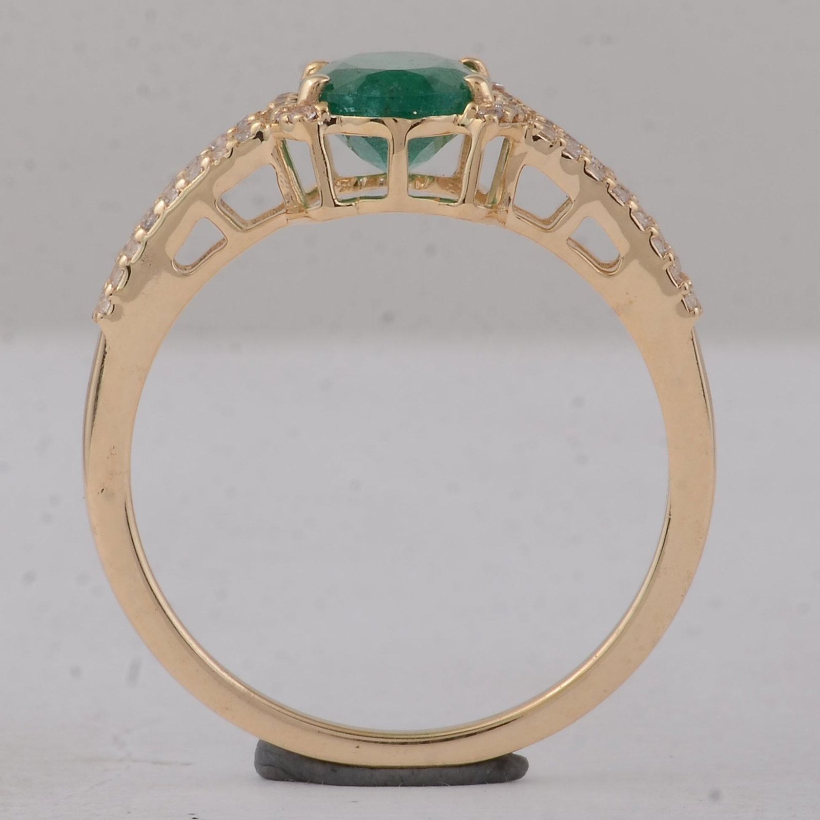 1.39 Ct Oval Emerald 9K Gold Ring - 4
