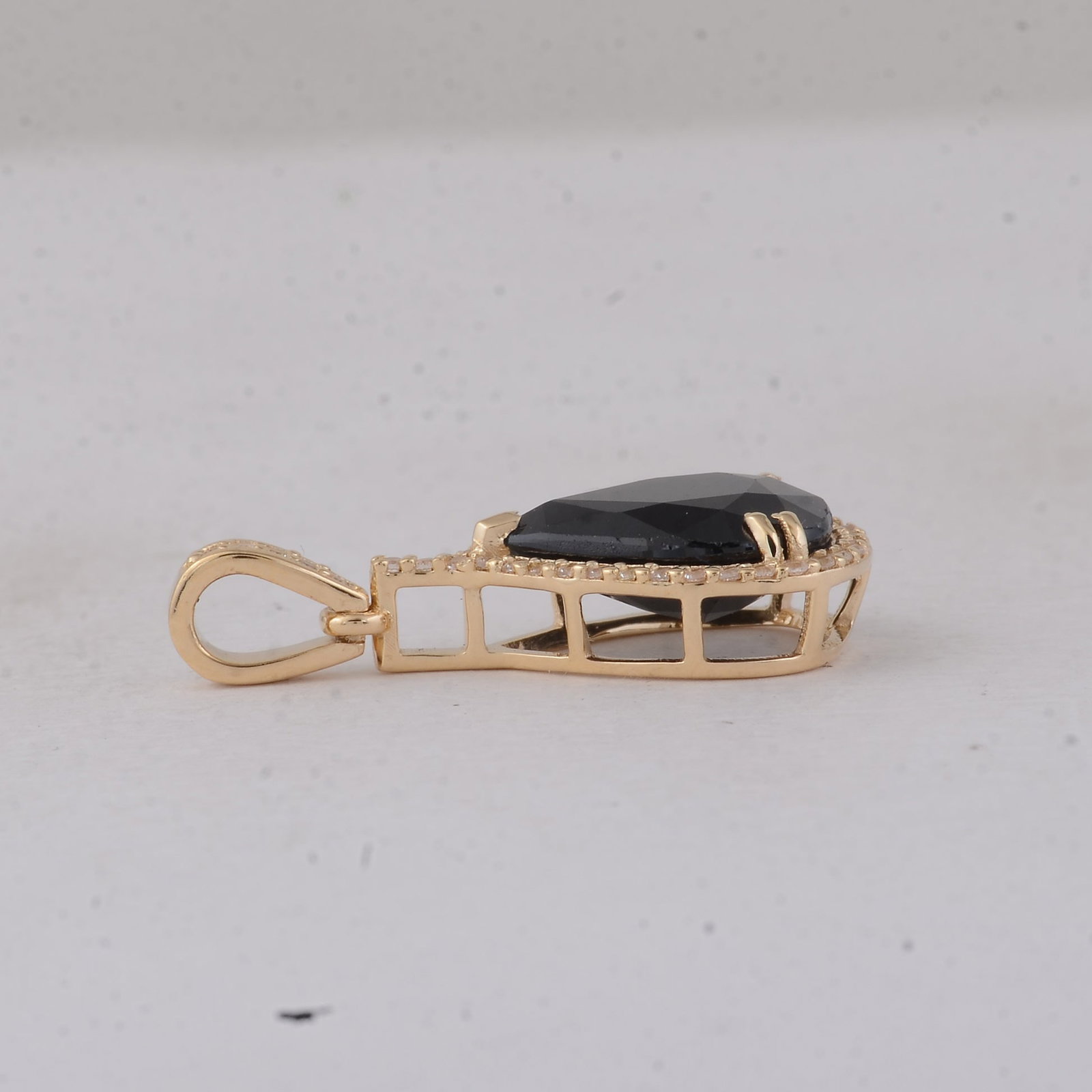 3.15 Ct Pear Sapphire 9K Gold Pendant - 3