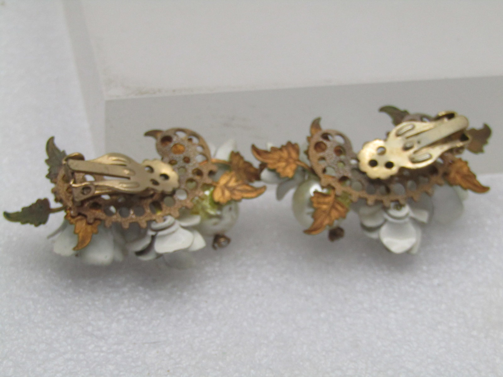 Vintage Enameled Floral Faux Pearl AB Earrings, Clip, 1950's, Unsigned Miriam Haskell - 4
