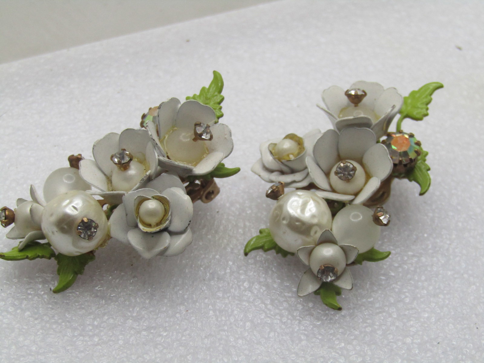 Vintage Enameled Floral Faux Pearl AB Earrings, Clip, 1950's, Unsigned Miriam Haskell - 6