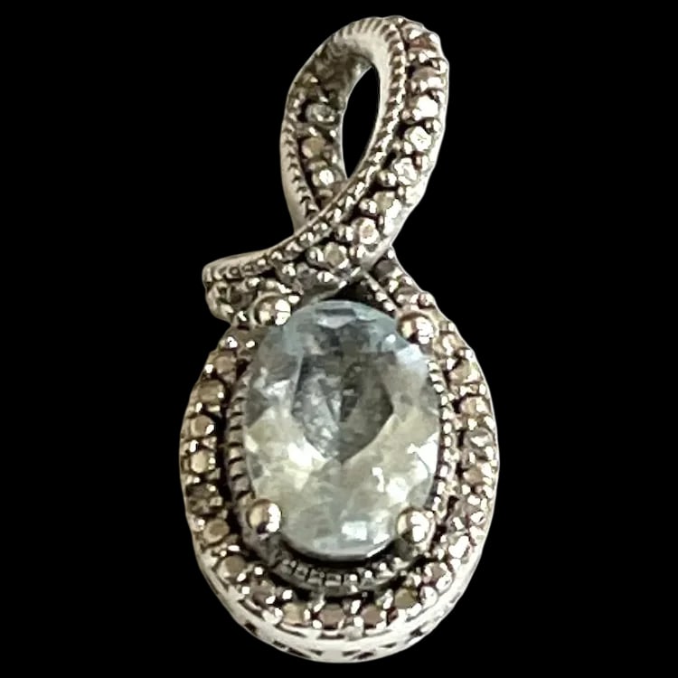 Estate Sterling Silver Oval Cut Aquamarine Halo Pendant: Title: Estate Sterling Silver Oval Cut Aquamarine Halo Pendant Description: Estate Sterling Silver Oval Cut Aquamarine Halo Pendant Hallmarked: 925 SUN Weighs 1.8 grams Measures Approx. .75 x .30