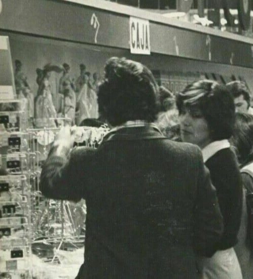 Photographs EDUARDO ESPINOZA, A shopping day in Mexico, 1970 Vintage - 2
