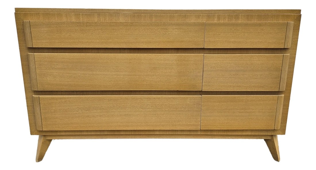 Mid-Century Modern Rway Blonde Dresser: A beautiful honey toned six drawer dresser with plenty of style by Rway. The outside edge of each drawer is rounded and the short legs are angled outward. This piece is in good vintage condition with 