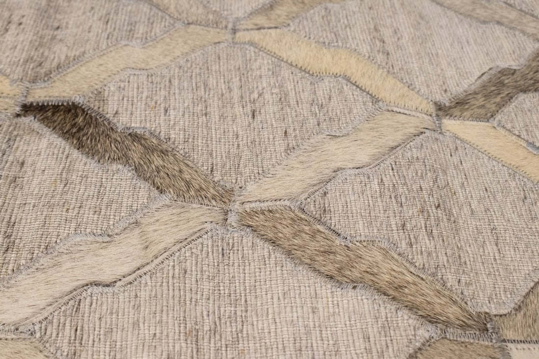 Silver Cowhide 5X8 Modern Leather Rug - 10