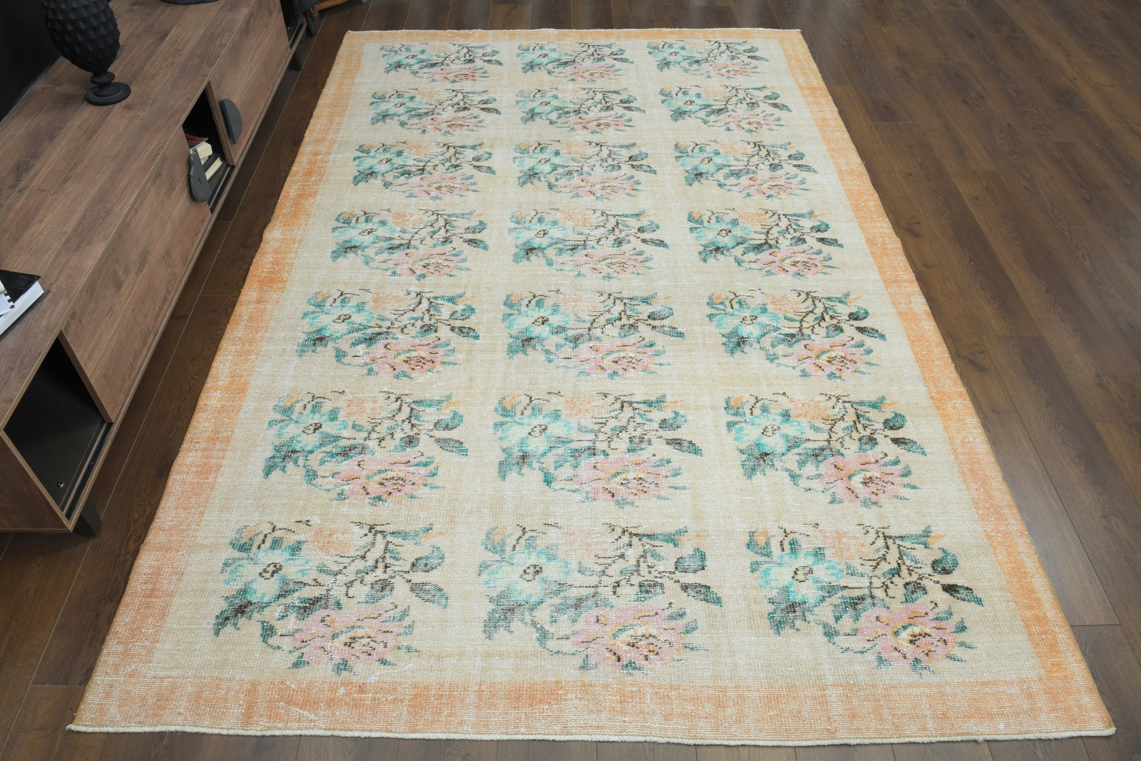 6'7x10'2 ft, TURKISH FADED FLORAL: Title: 6'7x10'2 ft, TURKISH FADED FLORAL Description: This Turkish one-of-a-kind Vintage Turkish Rug is hand-knotted and handwoven by the most skilled artisans who use pure wool, in muted, natural ton