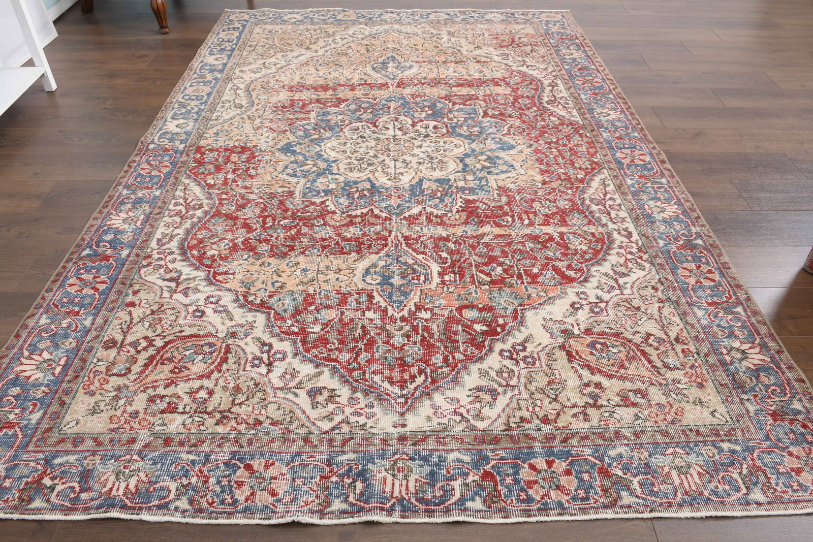 6'7x9'8 ft, VINTAGE ANTIQUE DeCOR: Title: 6'7x9'8 ft, VINTAGE ANTIQUE DeCOR Description: This Turkish one-of-a-kind Vintage Turkish Rug is hand-knotted and handwoven by the most skilled artisans who use pure wool, in muted, natural ton