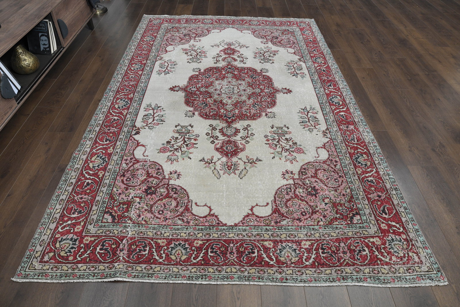 6.2x9.8 ft, FLORAL AREA RUG: Title: 6.2x9.8 ft, FLORAL AREA RUG Description: This Turkish one-of-a-kind Vintage Turkish Rug is hand-knotted and handwoven by the most skilled artisans who use pure wool, in muted, natural tones, an