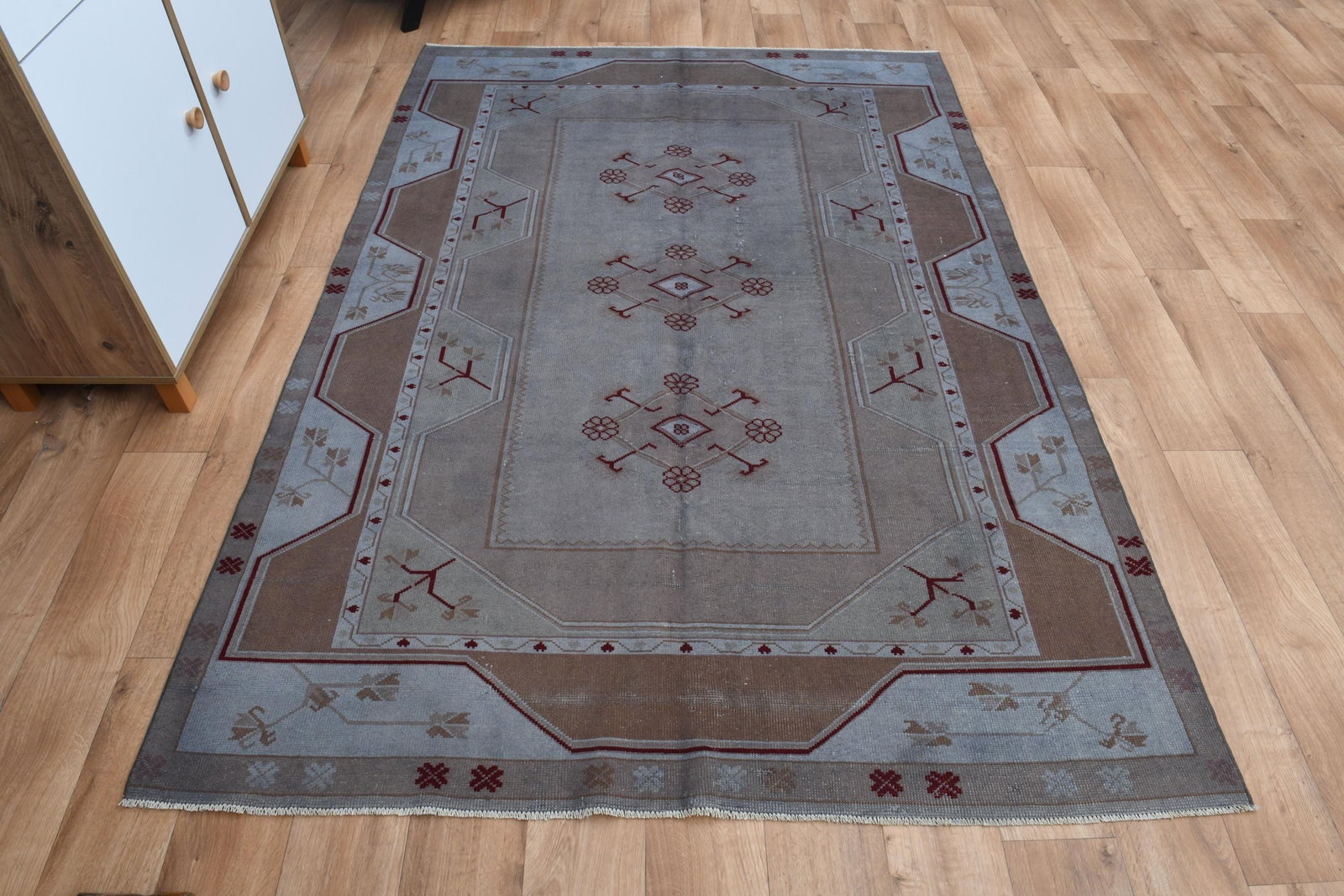 5'3x7'7 ft, MUTED COLORS RUG: Title: 5'3x7'7 ft, MUTED COLORS RUG Description: This Turkish one-of-a-kind Vintage Turkish Rug is hand-knotted and handwoven by the most skilled artisans who use pure wool, in muted, natural tones, a