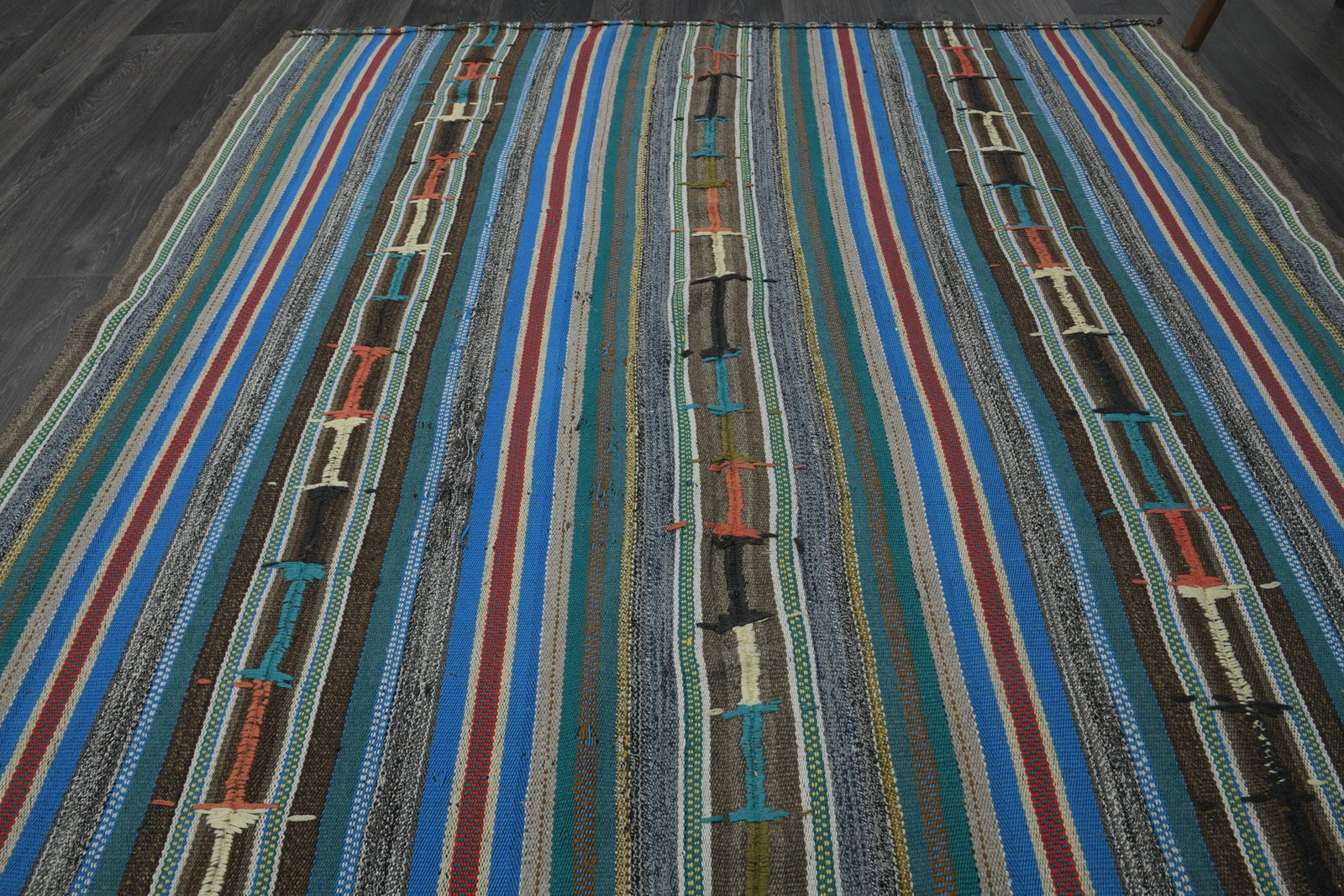 6x9 ft, TURKISH KILIM Rug: Title: 6x9 ft, TURKISH KILIM Rug Description: This Turkish one-of-a-kind Vintage Flatweave Kilim Rug is hand-knotted and handwoven by the most skilled artisans who use pure wool, in vibrant, natural t