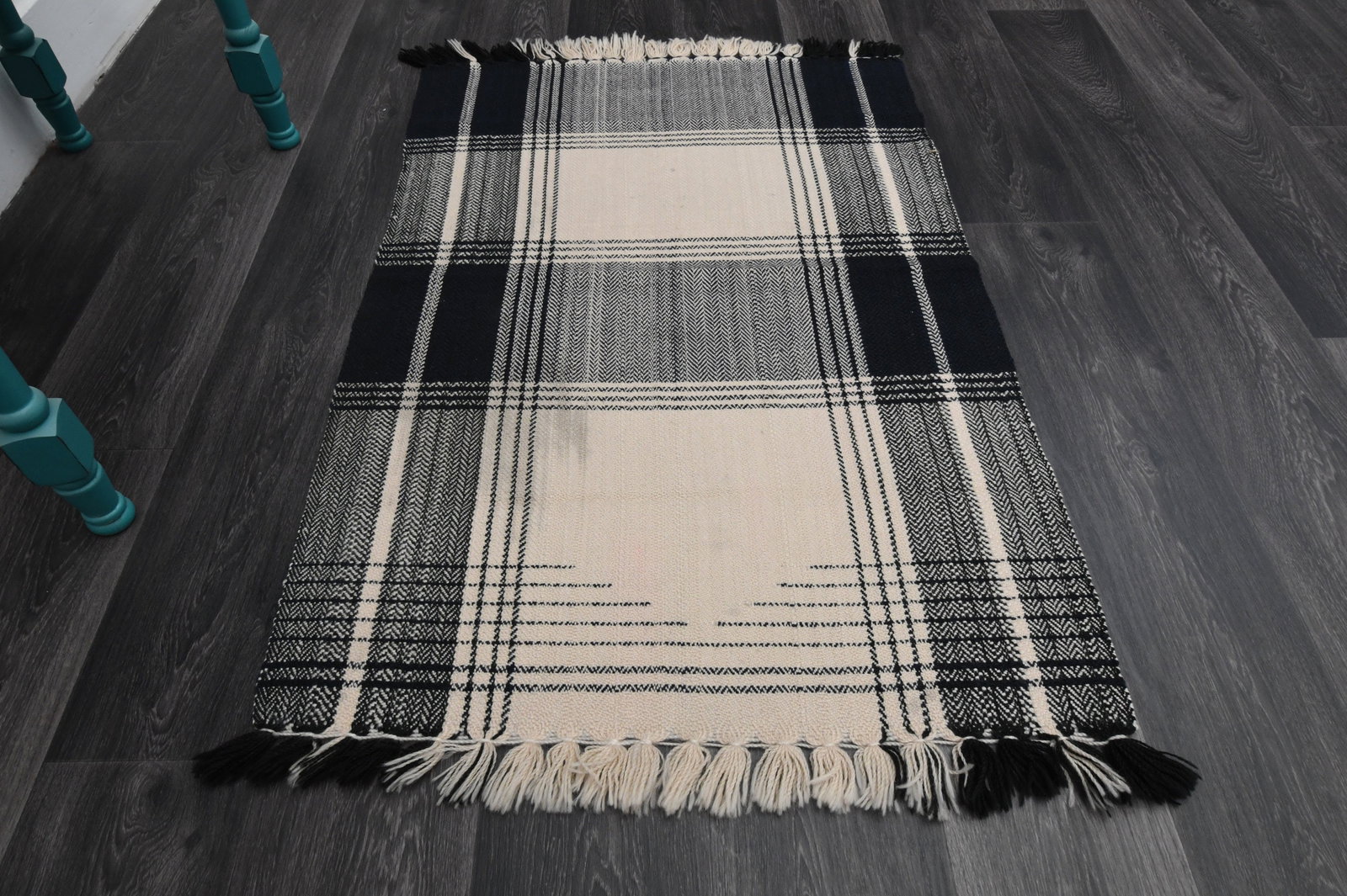 2.7x4 ft, Handloom Area Rug: Title: 2.7x4 ft, Handloom Area Rug Description: This Turkish one-of-a-kind Vintage Flatweave Kilim Rug is hand-knotted and handwoven by the most skilled artisans who use pure wool, in vibrant, natural