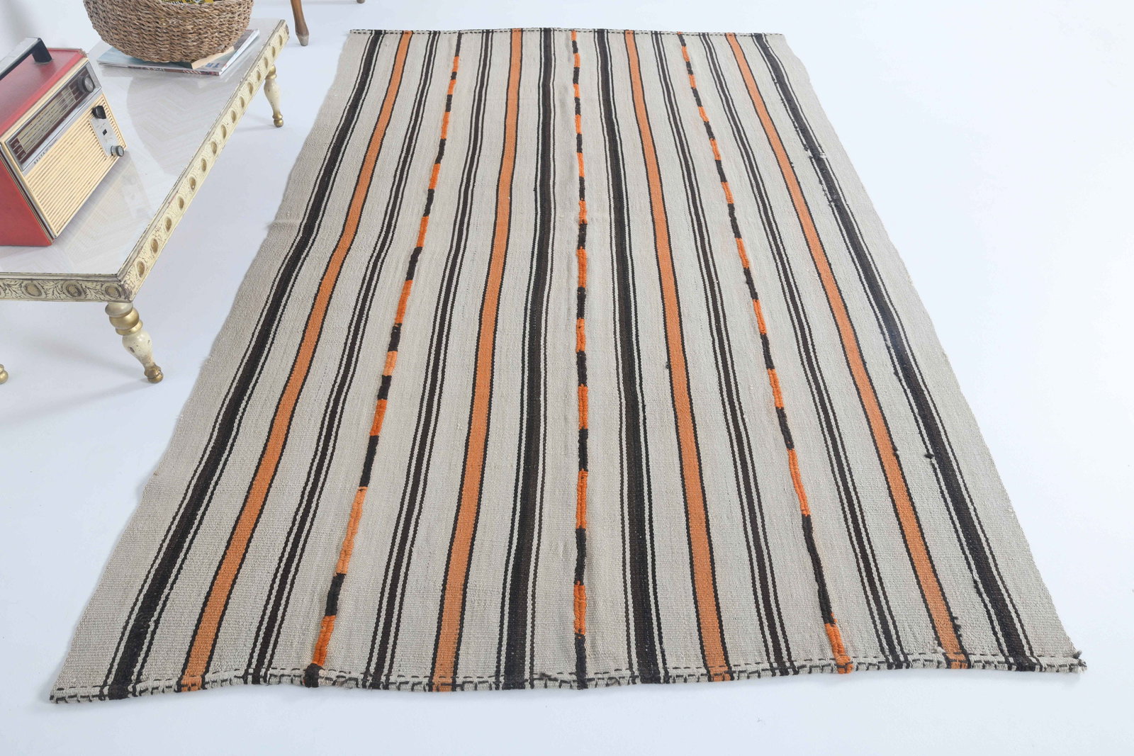 4.8x7.3 ft, TURKISH KILIM Rug: Title: 4.8x7.3 ft, TURKISH KILIM Rug Description: This Turkish one-of-a-kind Vintage Flatweave Kilim Rug is hand-knotted and handwoven by the most skilled artisans who use pure wool, in vibrant, natur