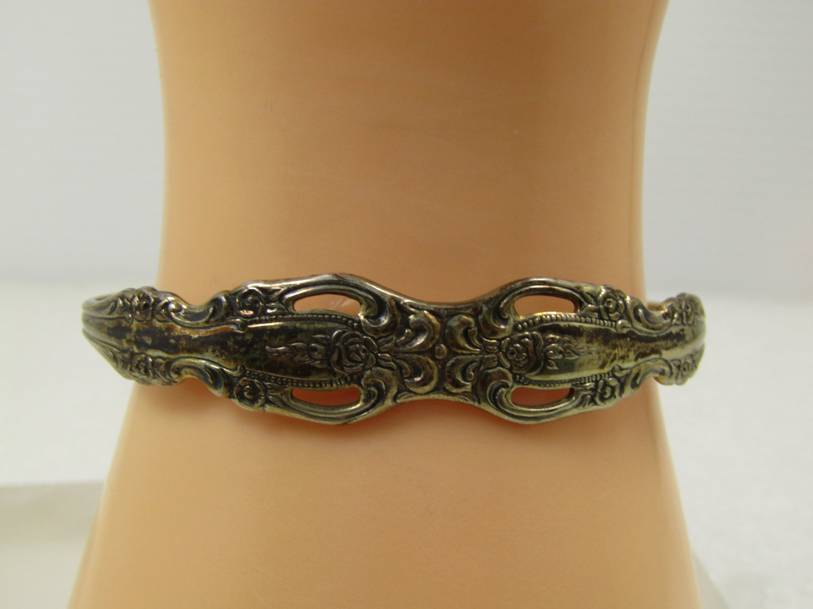 Vintage Sterling Spoon Handle Cuff Bracelet, 6.75", 1960's-1980's: Title: Vintage Sterling Spoon Handle Cuff Bracelet, 6.75", 1960's-1980's Description: Vintage Sterling Spoon Handle Cuff Bracelet, 6.75", 1960's-1980's. This is marked sterling and tests as sterling w