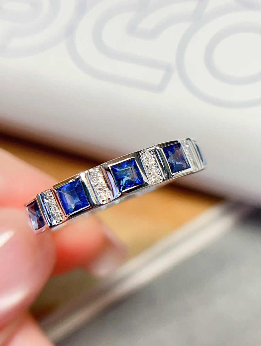 18K Gold Sapphire Ring: Title: 18K Gold Sapphire Ring Description: This ring is crafted in 18K gold, featuring a natural royal blue princess-cut sapphire, approximately 0.9 carats. The perfect blend of rich gold and cool
