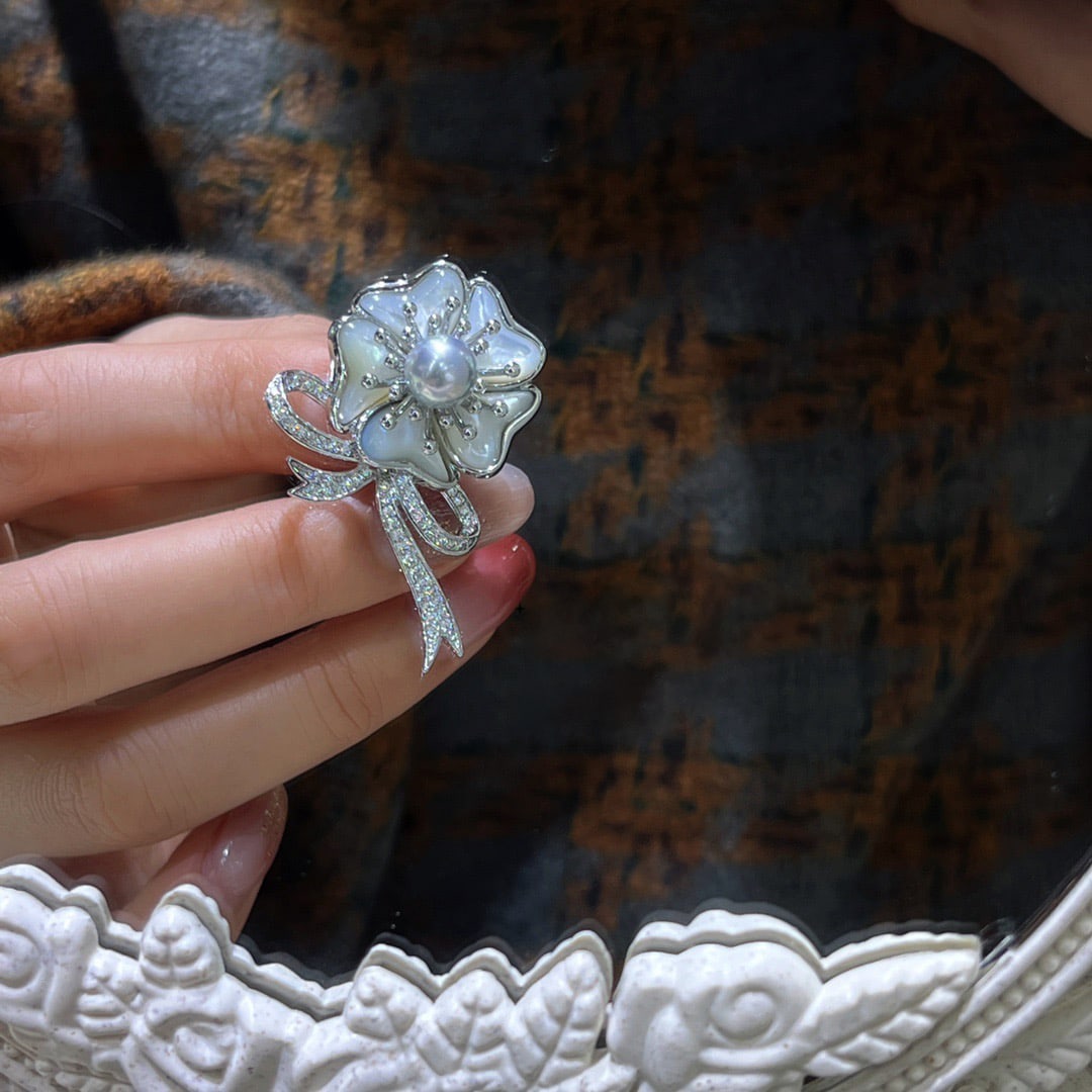 Seawater Pearl Brooch - 2