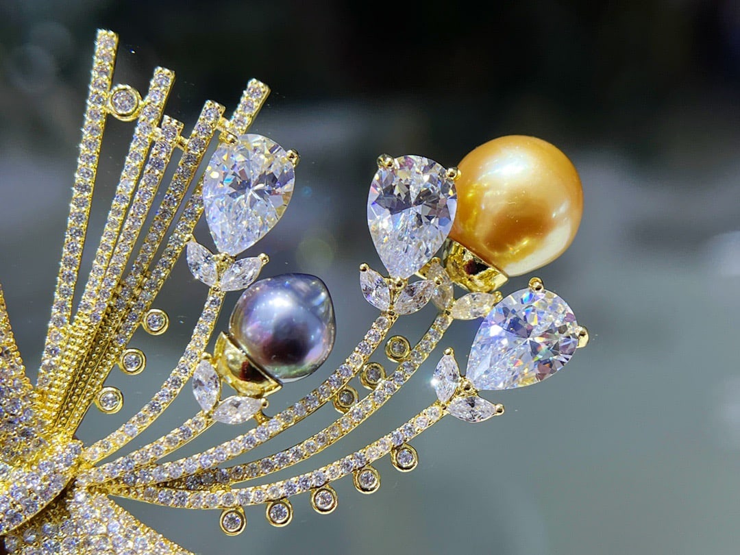 Natural South Sea Golden Pearl and Tahitian Pearl Brooch - 2