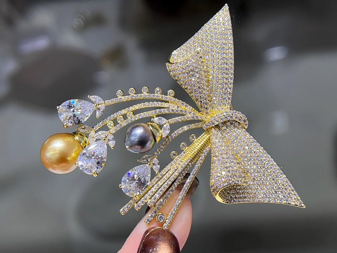 Natural South Sea Golden Pearl and Tahitian Pearl Brooch - 3