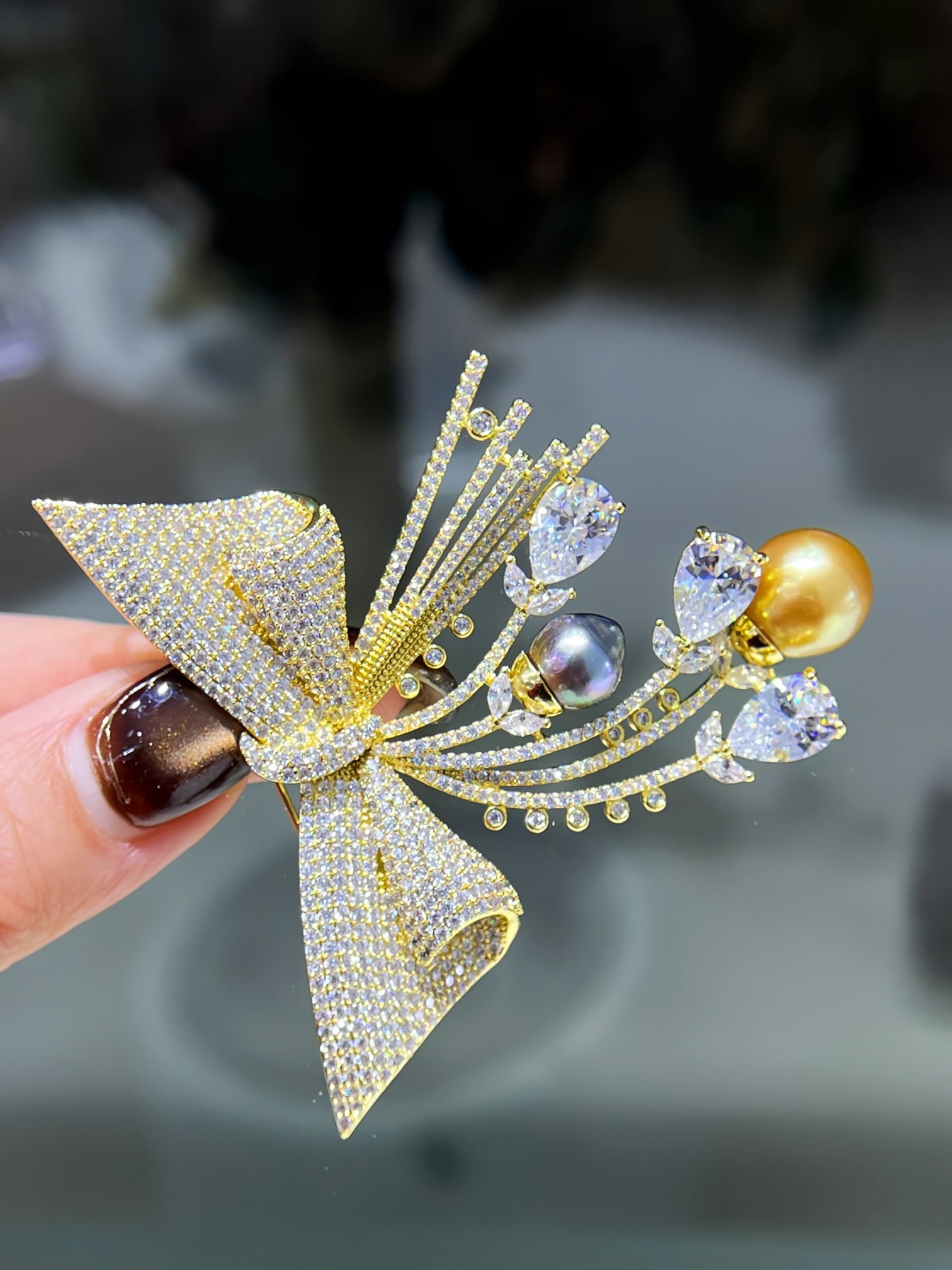 Natural South Sea Golden Pearl and Tahitian Pearl Brooch - 4