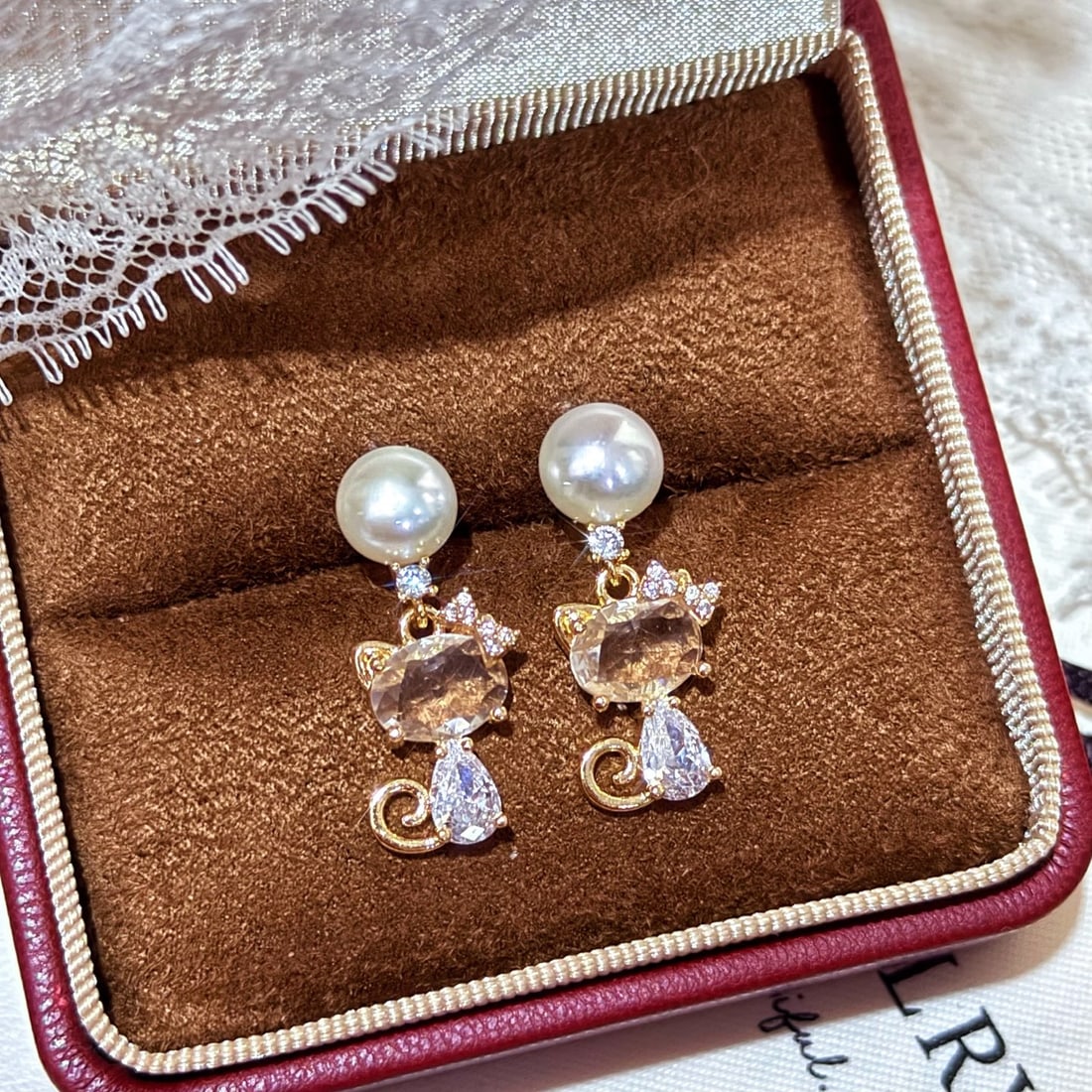 Natural Pearl Earrings: Title: Natural Pearl Earrings Description: These earrings feature high-quality natural pearls set in , combining the soft luster of pearls with a playful design for a unique elegance and charm.
