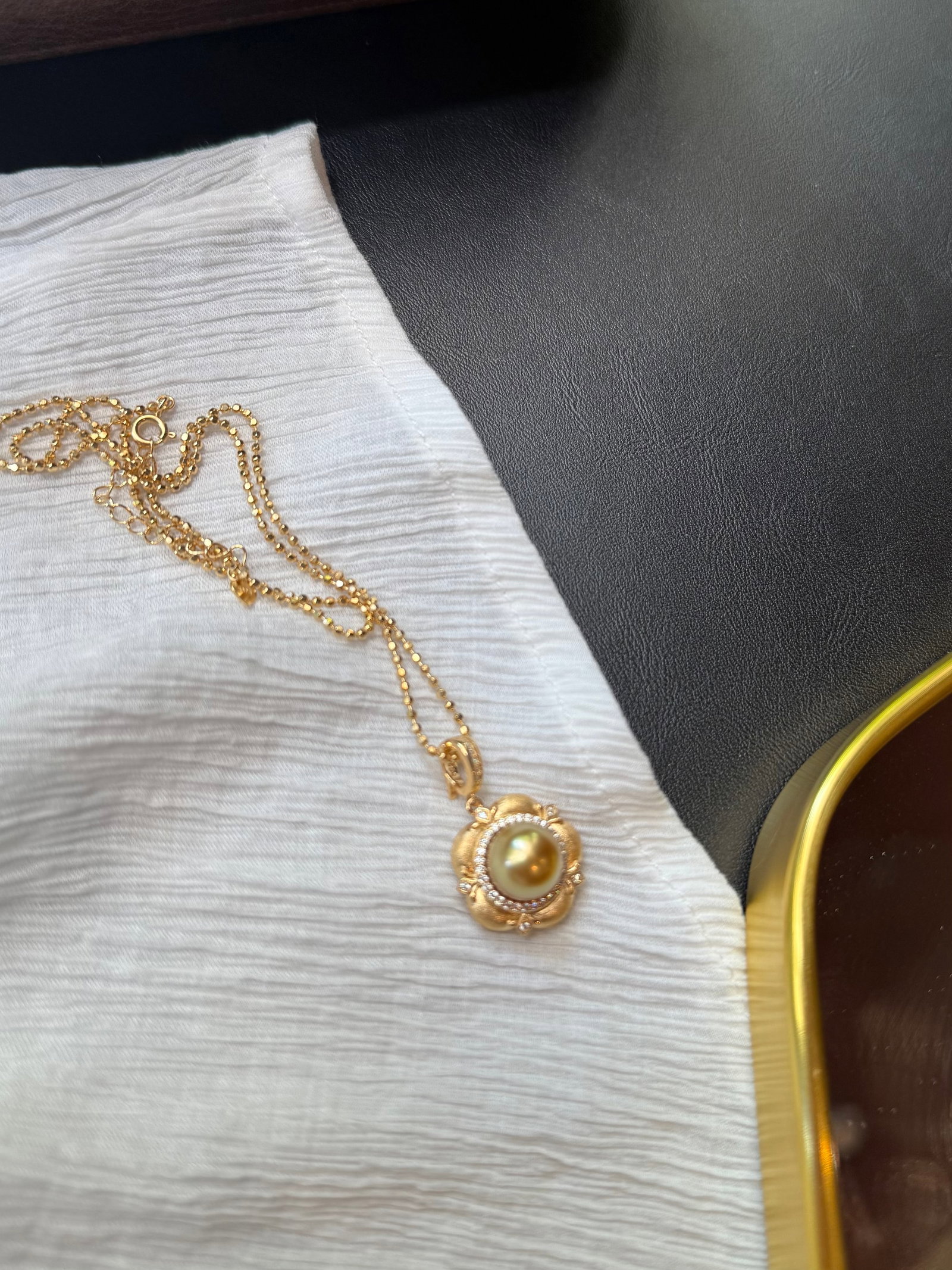 Rich Gold South Sea Pearl Pendant: Title: Rich Gold South Sea Pearl Pendant Description: This pendant features a natural South Sea pearl with a rich gold hue, truly captivating. The pearl measures approximately 9.5mm in diameter,