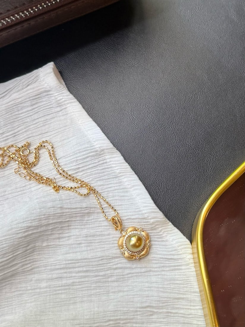 Rich Gold South Sea Pearl Pendant - 4