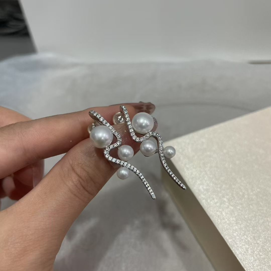 925 Silver Natural Freshwater Pearl Earrings (1 of 6)