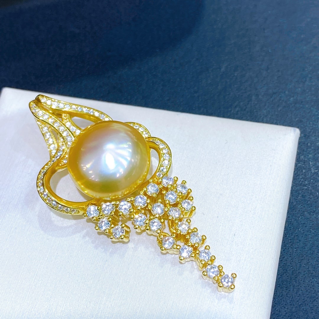 Natural Sea Pearl Pendant - 4