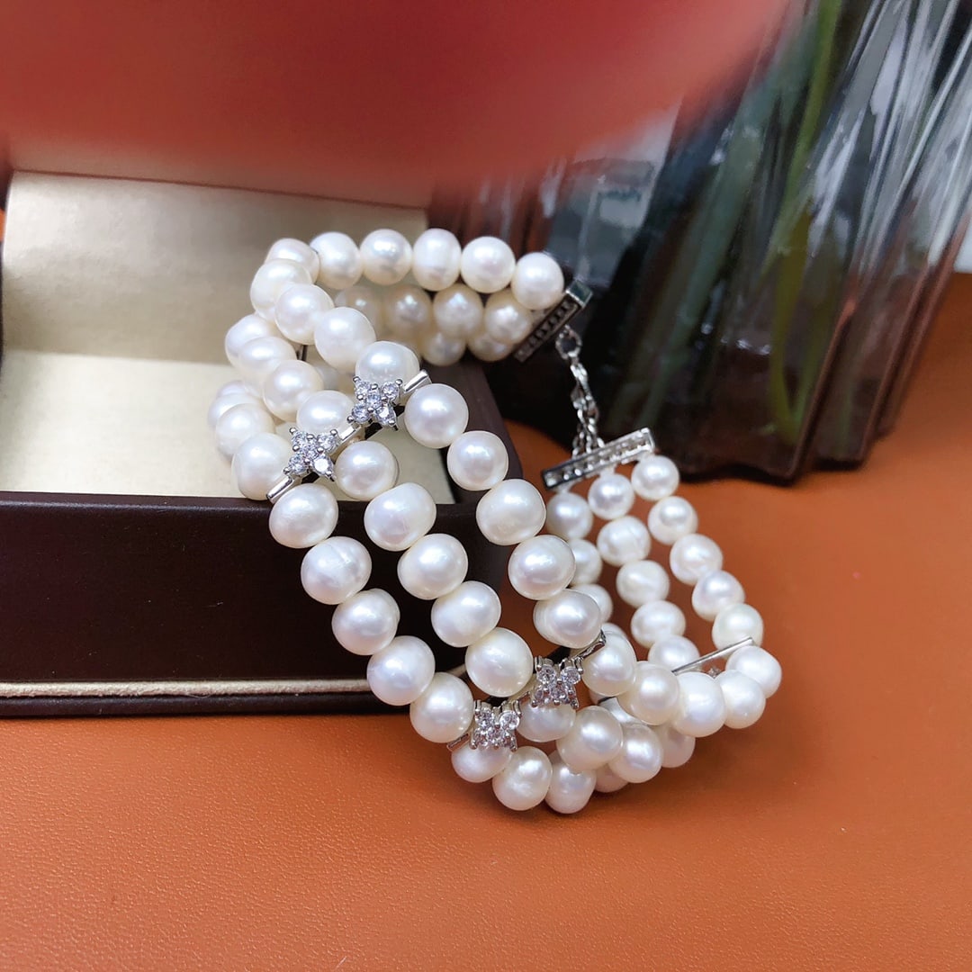 Natural Freshwater White Pearl Bracelet (1 of 9)