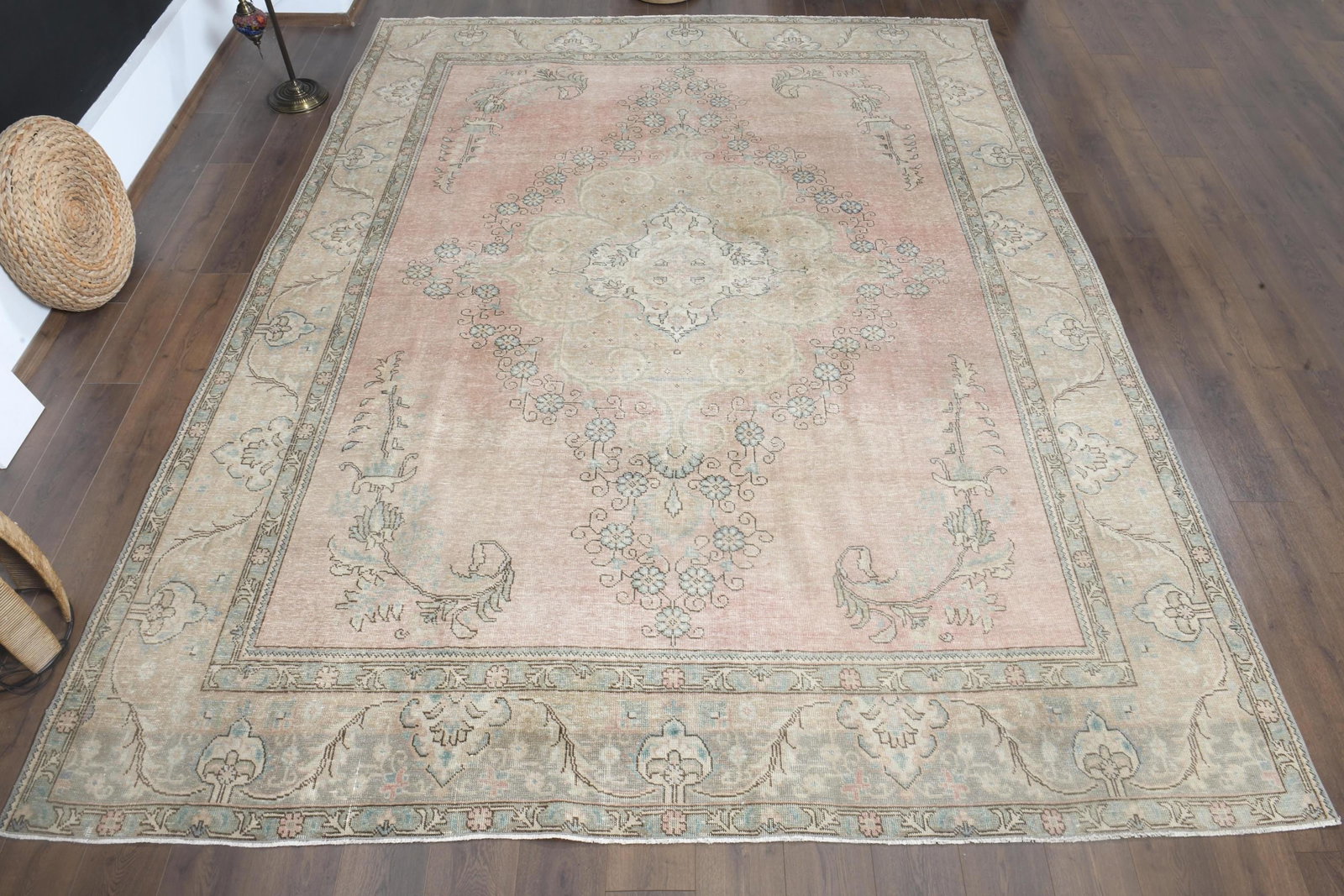 9'6x12'3 ft, OVERSIZED PINK BEIGE, Minimalist D?cor: Title: 9'6x12'3 ft, OVERSIZED PINK BEIGE, Minimalist D?cor Description: This Turkish one-of-a-kind Anatolian Vintage Rug is hand-knotted and handwoven by the most skilled artisans who use pure wool, i