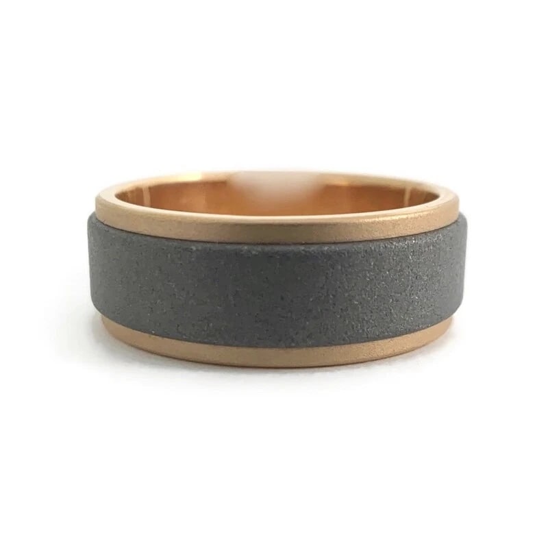 Men's Sandblasted Tungsten Wedding Band Ring in 18K Rose Gold, Size 10, 8 mm: Men's Sandblasted Tungsten Wedding Band Ring in 18K Rose Gold, Size 10, 8 mm This is a classic ring that could be worn as a wedding band or everyday ring. Please let us know if you have any questions.