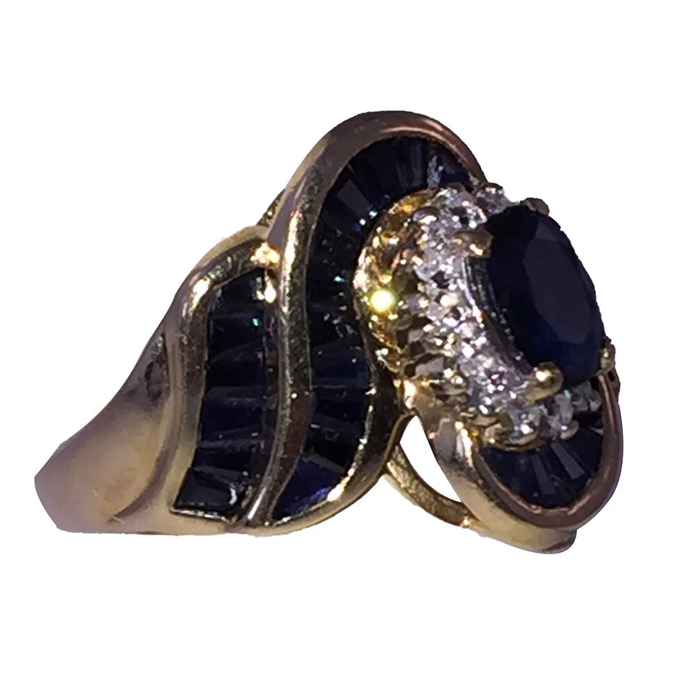 Vintage 14 kt Gold Diamond and Blue Sapphire Ring - 3
