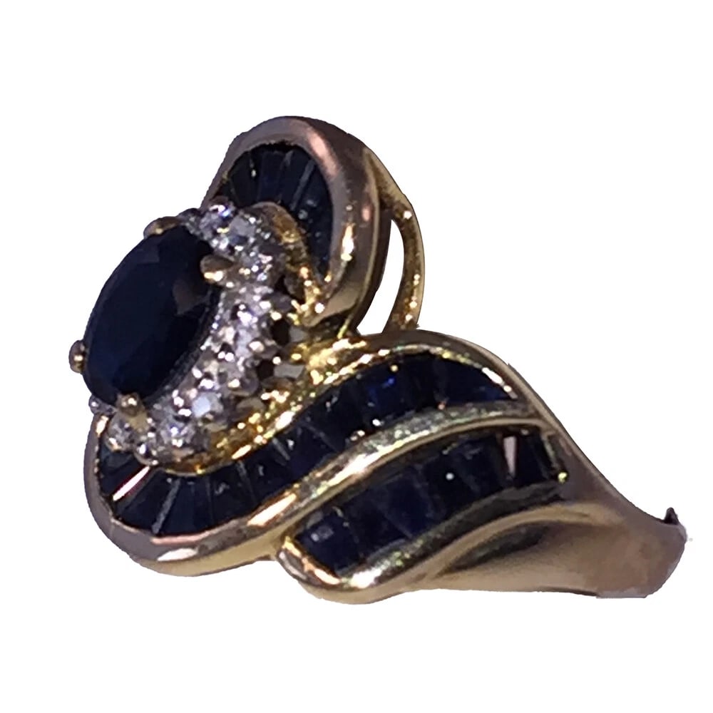 Vintage 14 kt Gold Diamond and Blue Sapphire Ring - 4