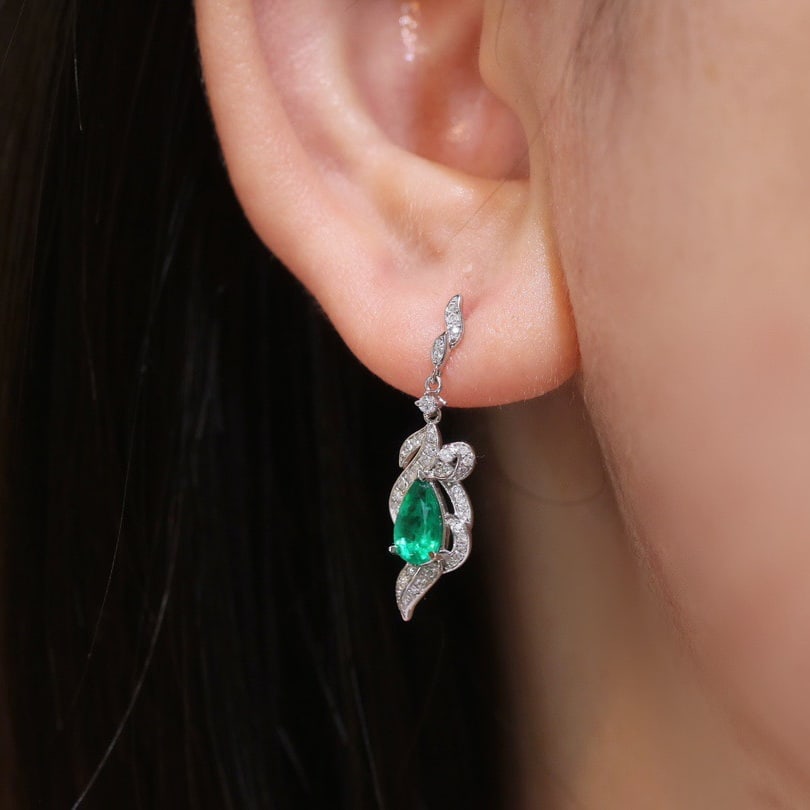 14K GOLD 1.14 CTW VIVID GREEN NATURAL EMERALD & DIAMOND EARRINGS - 3